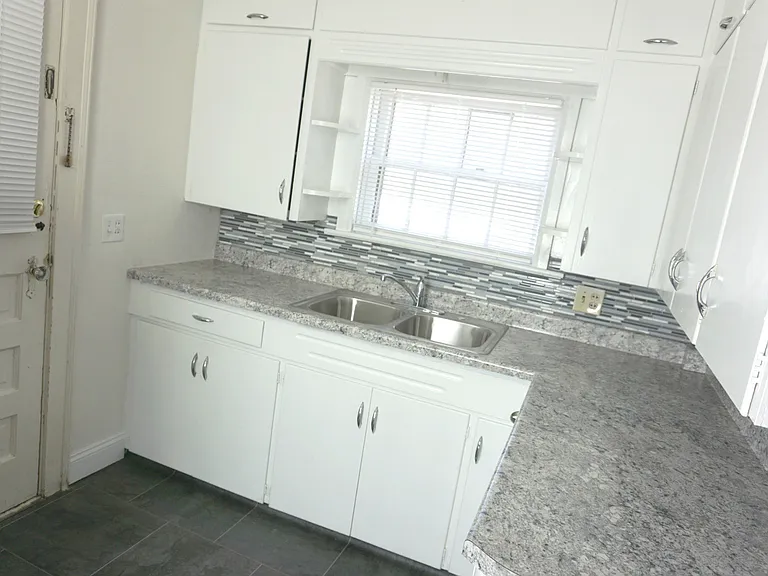 Buckingham Manor Apartments- Dundee — Photo 16
