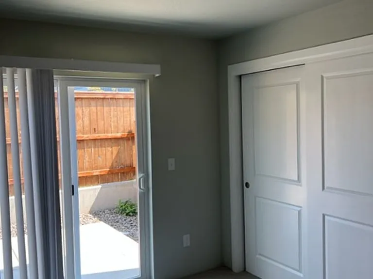 405-415 E Rapp Rd — Photo 6
