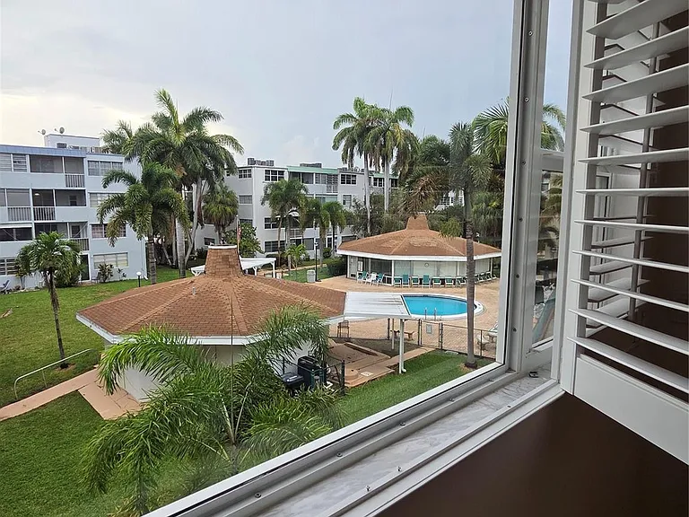 1333 E Hallandale Beach Blvd #305 — Photo 13