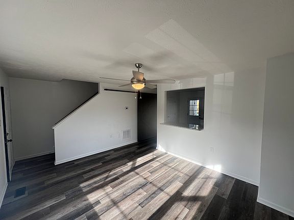 2nd image of 202 Waterford Ln