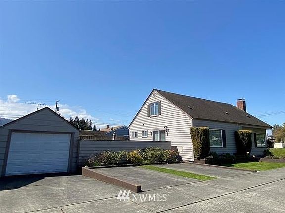 2nd image of 704 Georgiana St