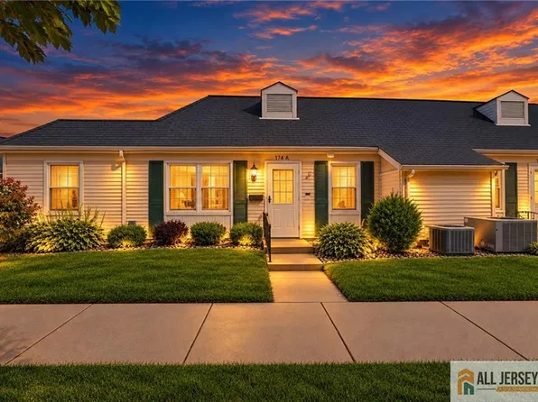 174 Portland Ln, Monroe Township, NJ 08831
