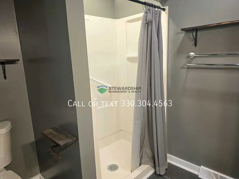 2119 Maple Ave NE — Photo 24