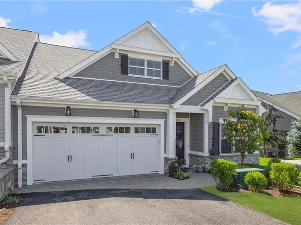 49 Travelers Ct, East Greenwich, RI 02818