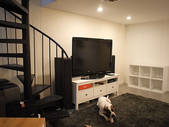 4th image of 662 Park Pl #1BL