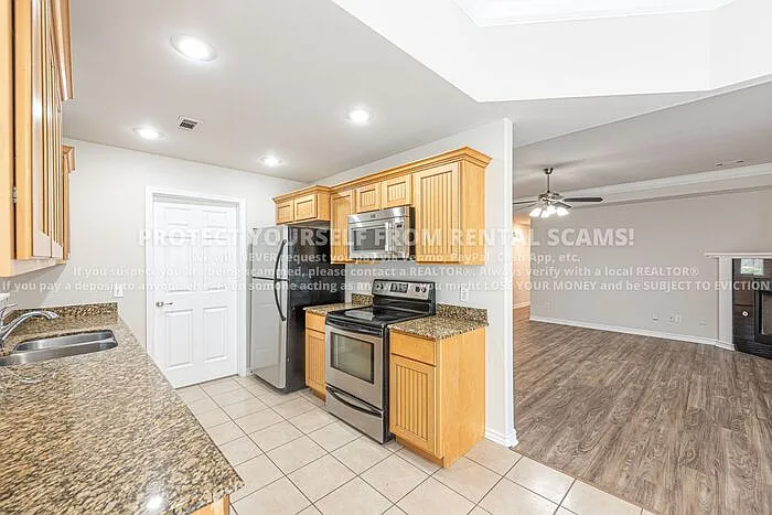 1674 N Hazeltine Dr — Photo 6