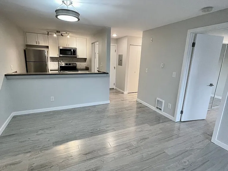 Monterey Apartments — Photo 14