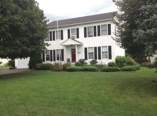 19 Fox Run Ln, S Burlington, VT 05403