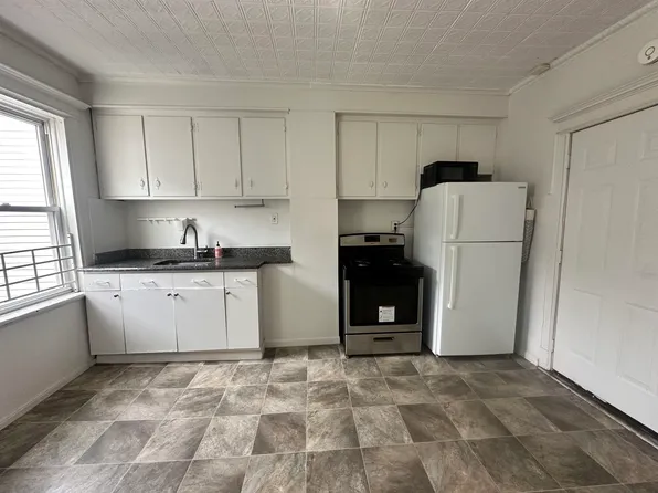 87 Terrace Avenue image 2 of 15