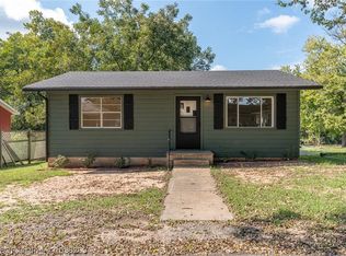 206 N Vine St, Paris, AR 72855