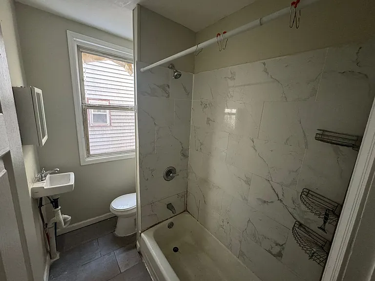 138 Seymour Ave #2L — Photo 3