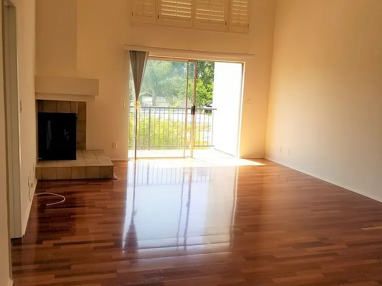 1031 N Crescent Heights Blvd — Photo 27