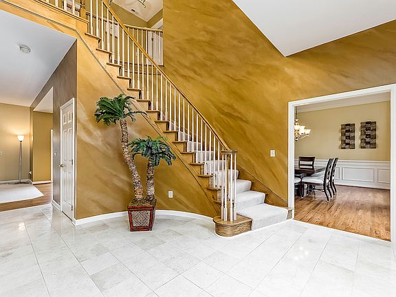 4th image of 8034 Crossgate Ct S