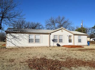 108 S Apple St, Cross Plains, TX 76443