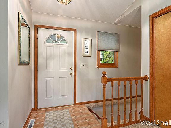 3rd image of 8590 Meadow Rock Ct NE
