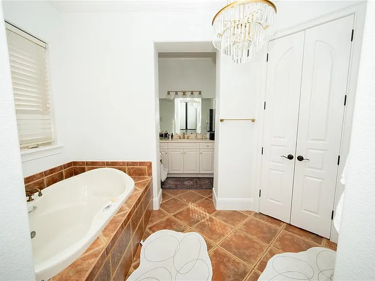719 Eastlawn Dr — Photo 16
