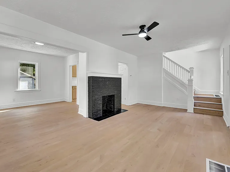 1584 Hampton Rd — Photo 9