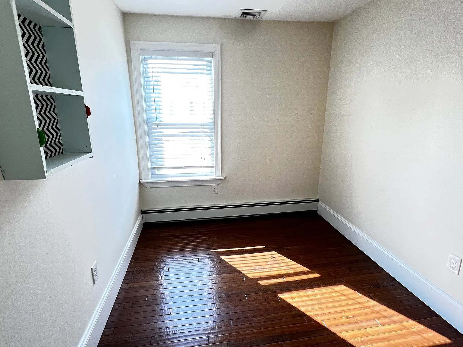 3 bed, 1.5 bath, 1200 sqft, $3,500 — Photo 4