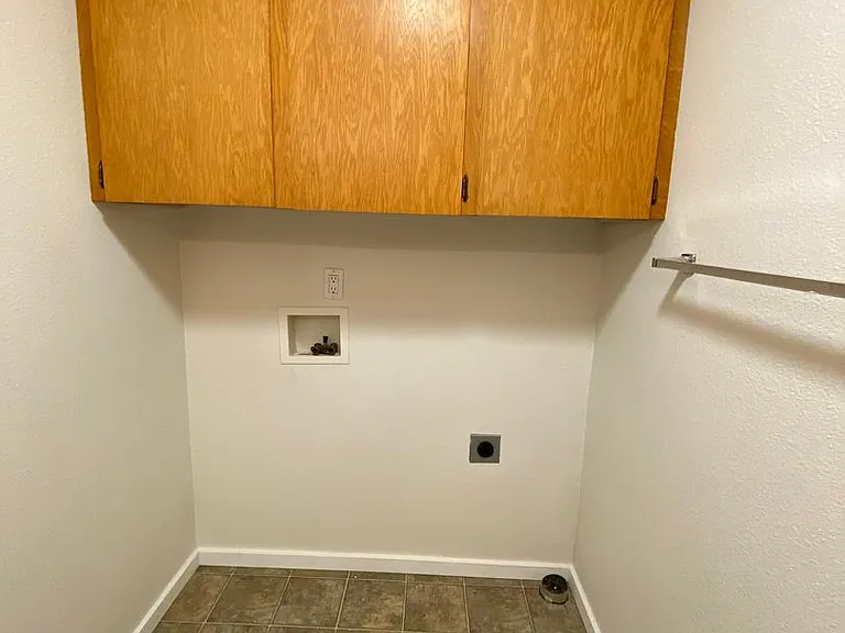 708 Eastgate Dr — Photo 8