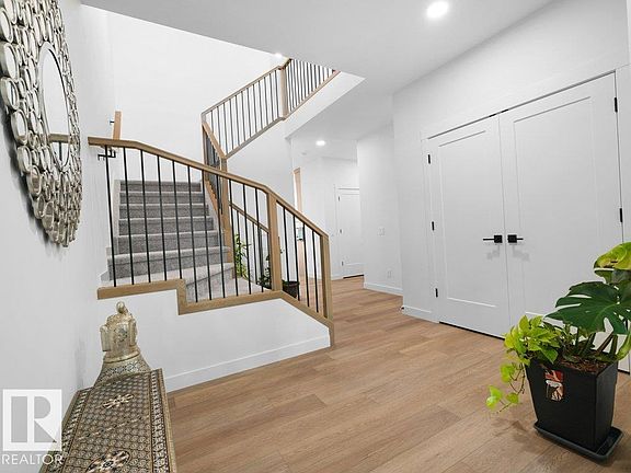 4th image of 1077 Cristall Cres
