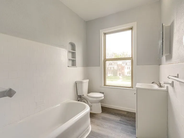 2840 S Moreland Blvd #16 — Photo 7