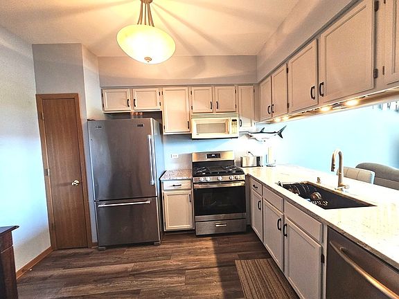 4th image of 561 Woodhaven Dr