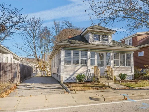 444 Niantic Ave, Providence, RI 02910