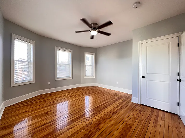 12 Winfield St #3R — Photo 8