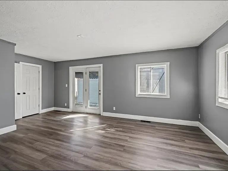 409 N Temple Ave — Photo 6