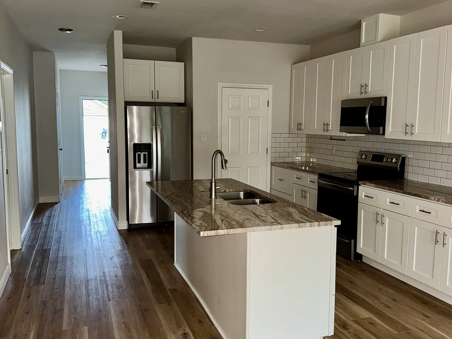 4 bed, 1920 sqft, $2,100 — Photo 4