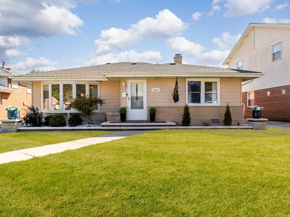 9205 Menard Ave, Oak Lawn, IL 60453