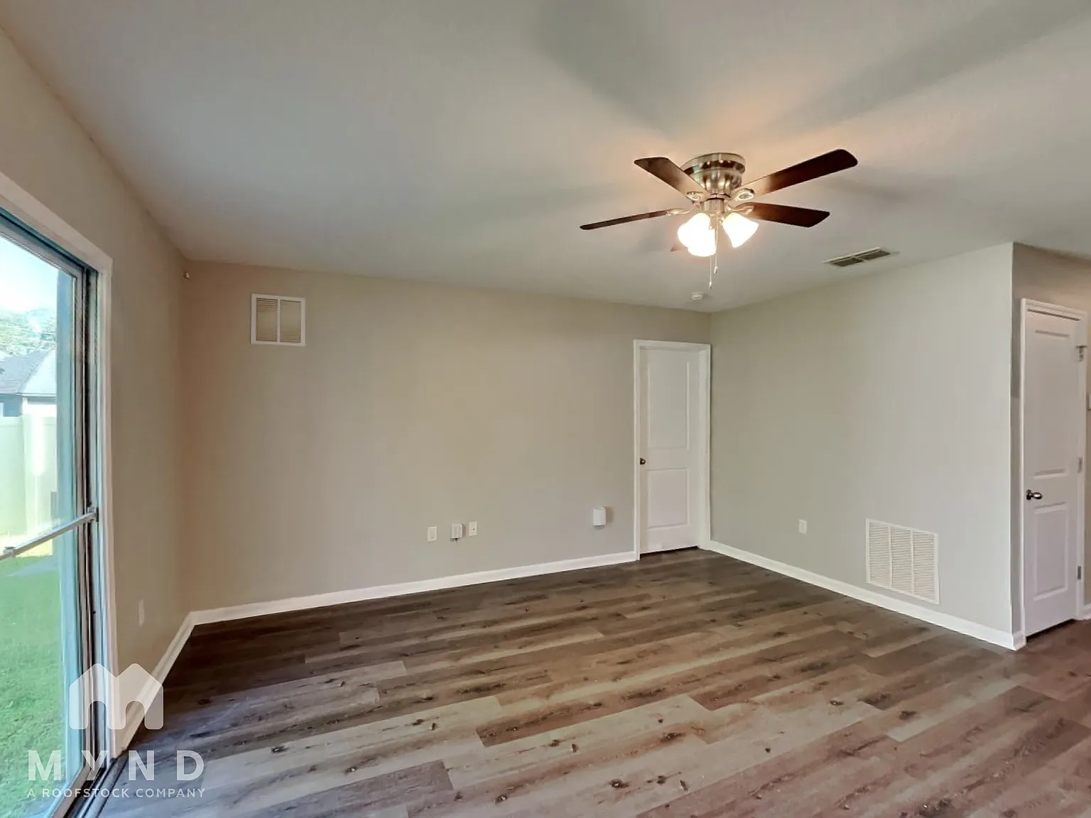 3 bed, 2.0 bath, 1306 sqft, $1,825 — Photo 3