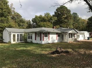 1588 Graves Rd, Sandston, VA 23150