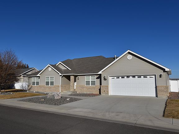 3rd image of 1231 Sequoia Dr