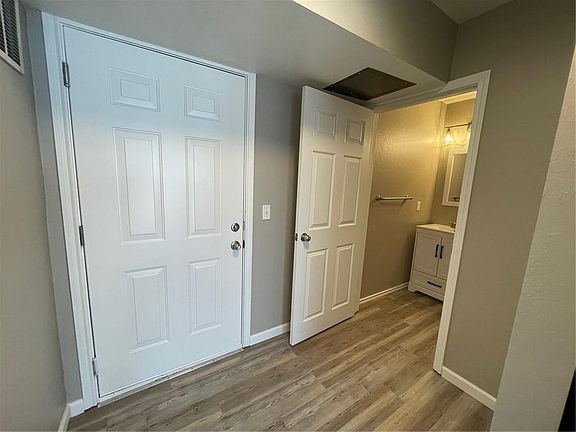 5th image of 1230 12th Ave SE Unit 1304
