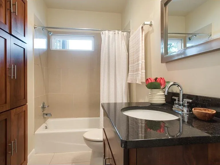 1200 E 11th St #202 — Photo 11