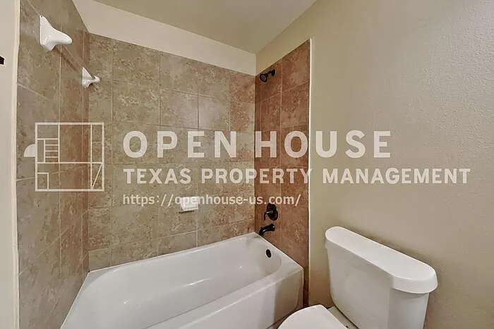 19715 Seabury Path Ct — Photo 17