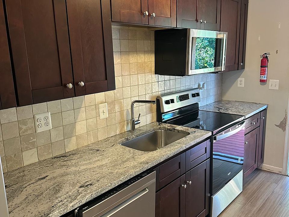 1st image of 606 Merchant St APT 3