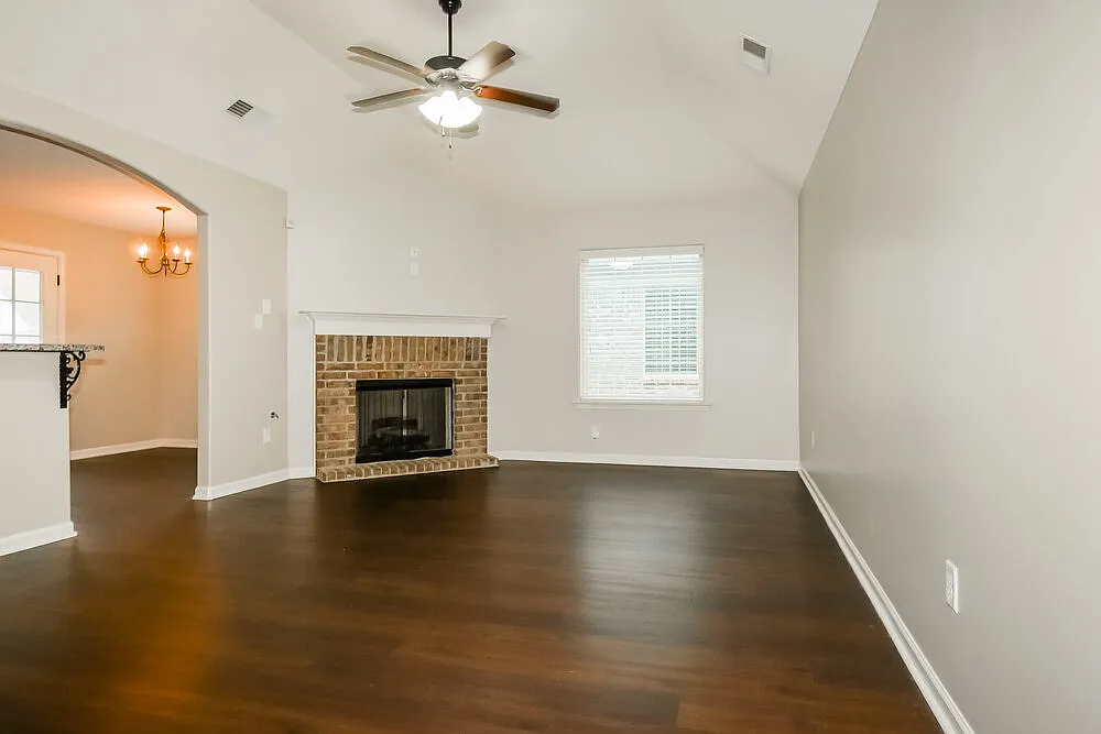 4 bed, 2.0 bath, 1700 sqft, $1,875 — Photo 3