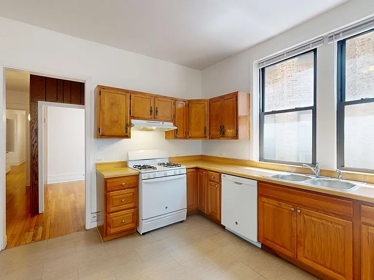 5468-70 S. Hyde Park Boulevard — Photo 14