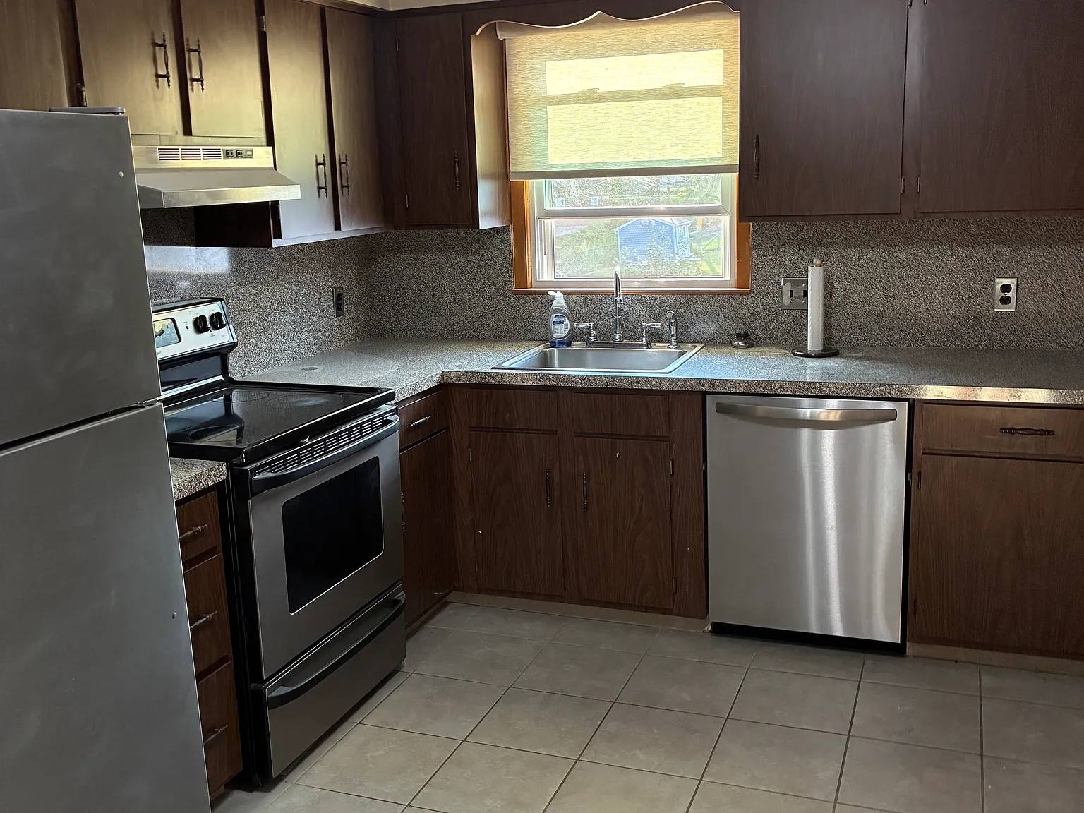 3 bed, 1800 sqft, $2,800 — Photo 1