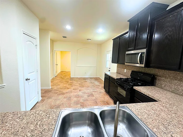 8218 Nagy Hill St — Photo 4