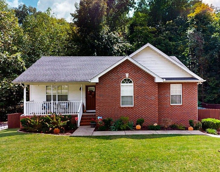 1st image of 990 Mayes Dr
