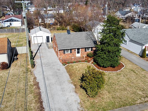 3rd image of 210 Bonnie Ln