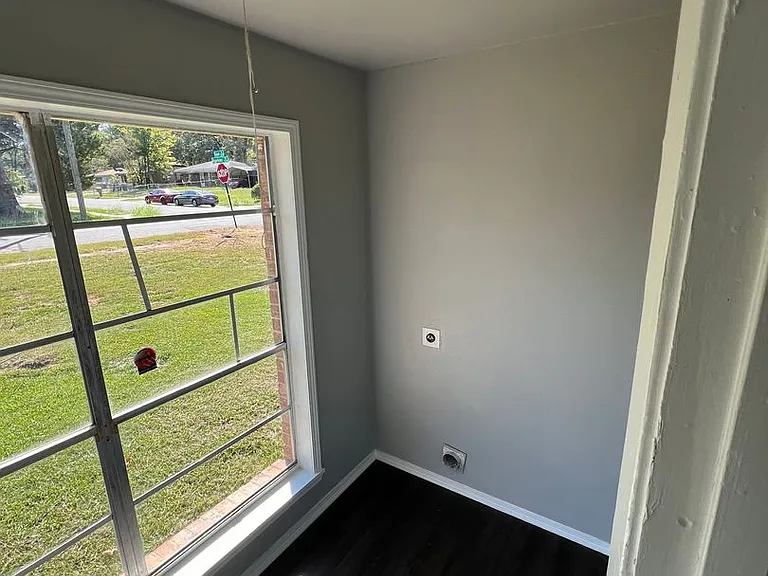 1250 Hawkins St — Photo 17
