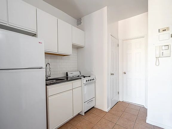 4th image of 235 E 12th St #5A