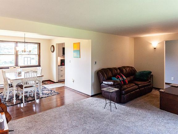 4th image of 6 Leisure Ln