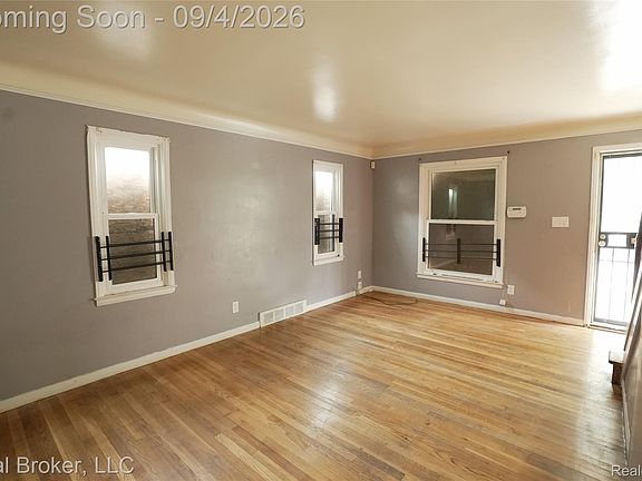 4th image of 13411 Tacoma St