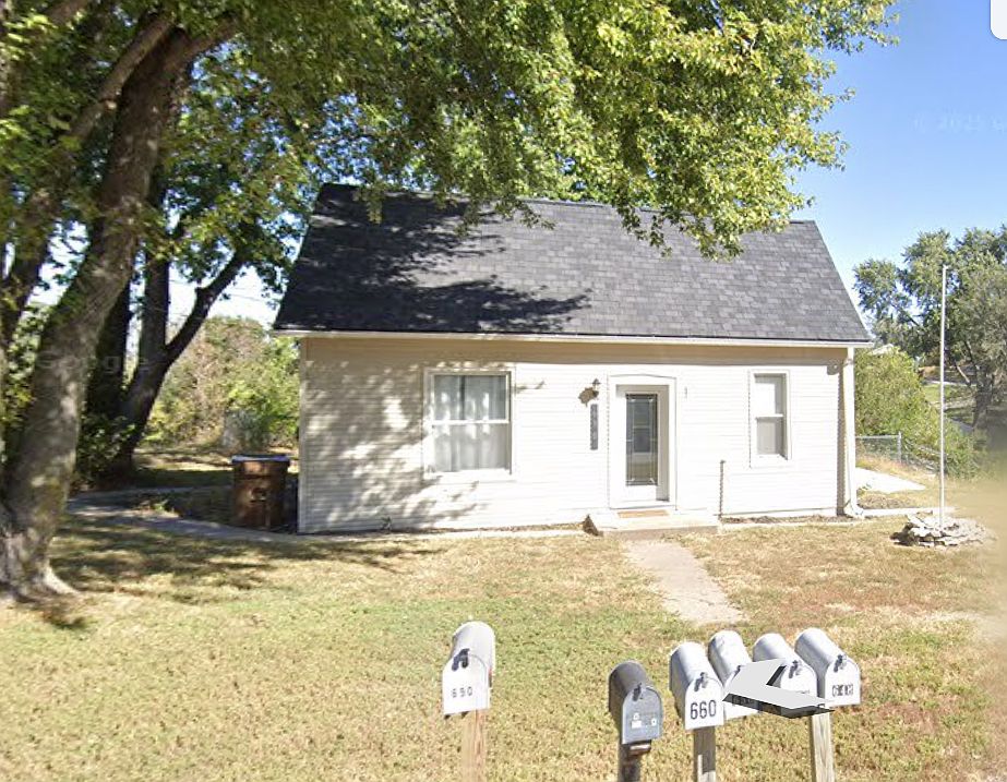 1st image of 690 Elm St