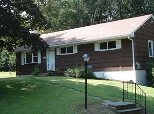 190 Roosevelt Rd, Hyde Park, NY 12538